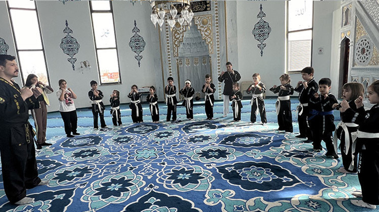 Almanya’da Türk ata sporunu öğretiyor