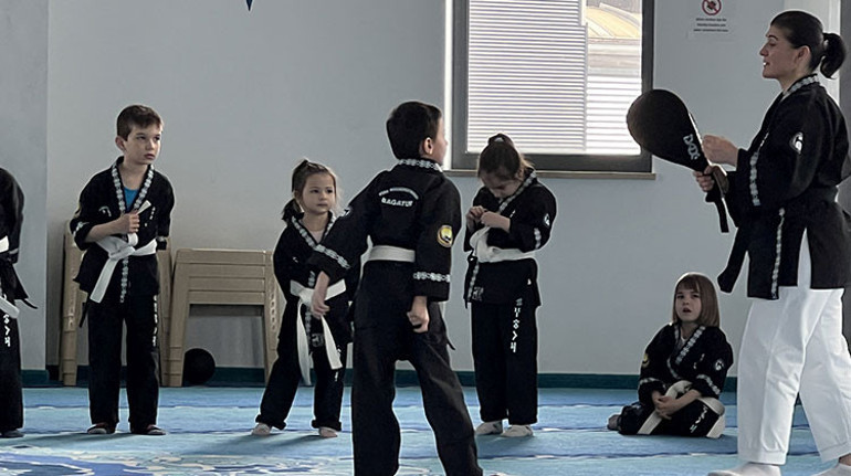 Almanya’da Türk ata sporunu öğretiyor