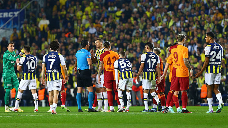 Fenerbahçenin eski futbolcusu Abdoulaye Badan Spor Arenaya itiraflar: O şampiyonluğu kaçırmak canımı acıtıyor | Aziz Yıldırım soyunma odasına indiğinde...