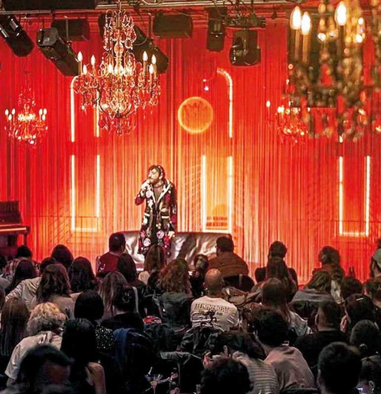 Stand-up şovlar geceleri ele geçiriyor