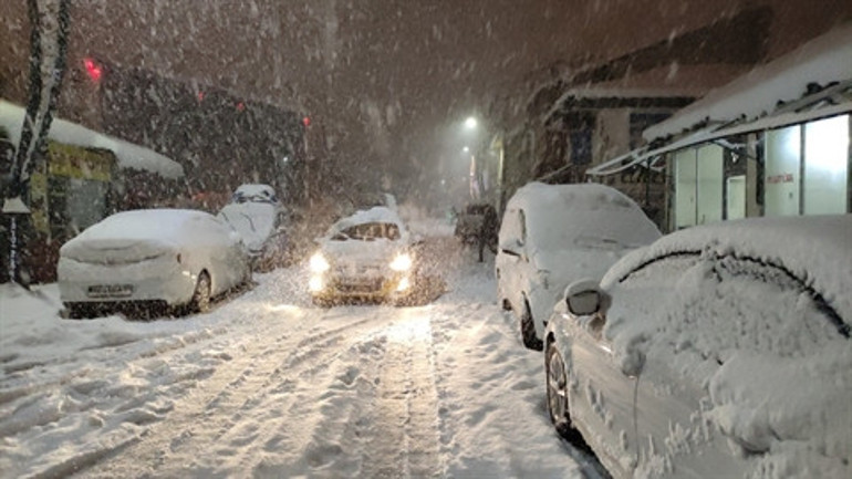 Bingölde Mart ayının sonunda yoğun kar: Evler kara gömüldü