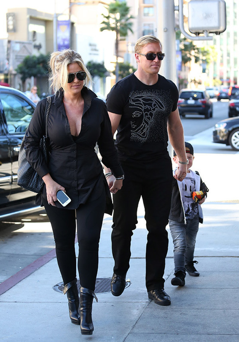 Ünlü çift parasızlıktan boşanamıyordu… Gırtlağına kadar borç içinde ama botoks ve dolgu yaptırmayı ihmal etmedi