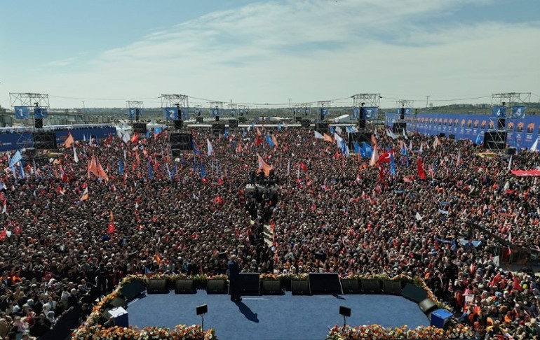 AK Parti İstanbul mitingi... Cumhurbaşkanı Erdoğan: Bavul dolusu paranın izahını yapamadılar