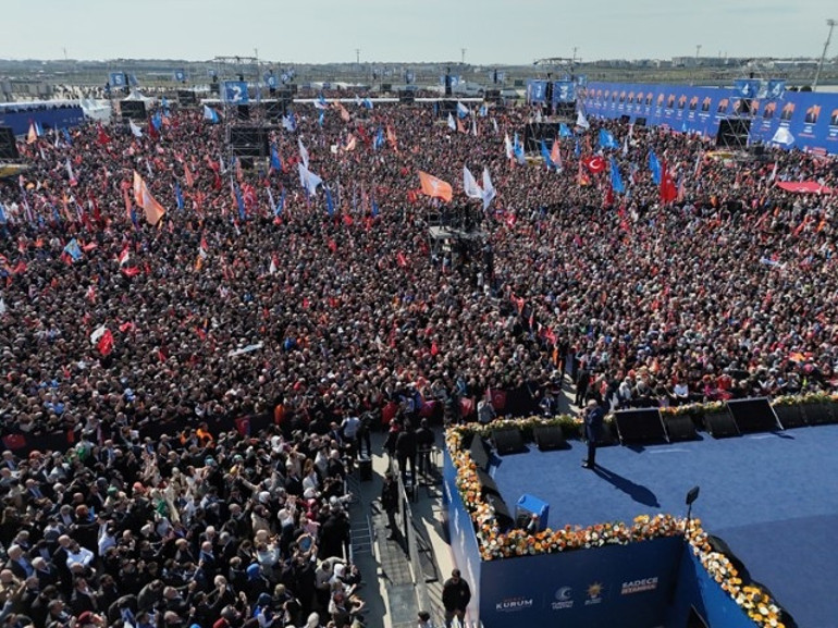 AK Parti İstanbul mitingi... Cumhurbaşkanı Erdoğan: Bavul dolusu paranın izahını yapamadılar