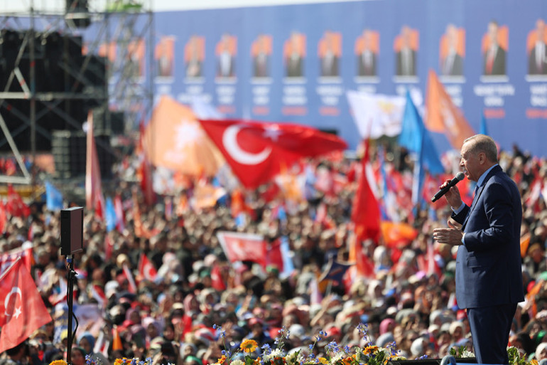AK Parti İstanbul mitingi... Cumhurbaşkanı Erdoğan: Bavul dolusu paranın izahını yapamadılar