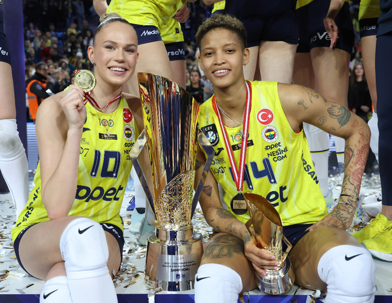 Kupa Voleyde şampiyon F.Bahçe Sarı Melekler, Eczacıbaşını mağlup ederek dördüncü kez zafere ulaştı