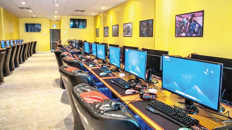 Son üç ayda 360 internet kafe faaliyetlerine son verdi... İnternet kafeler bir bir gidiyor