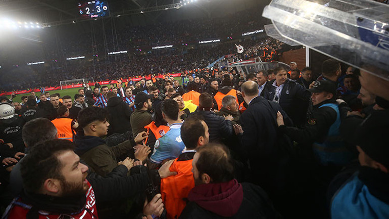 Trabzonspor maçı sonrası neler yaşandı, Livakovicin ayrılık kararı doğru mu İsmail Kartal tek tek anlattı: Gelince konuşacağım | Elinde şiş vardı, Osayi...