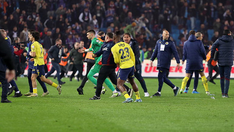 Trabzonspor maçı sonrası neler yaşandı, Livakovicin ayrılık kararı doğru mu İsmail Kartal tek tek anlattı: Gelince konuşacağım | Elinde şiş vardı, Osayi...