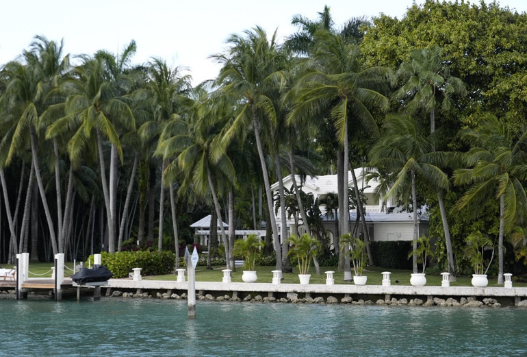Ünlü şarkıcının evine polis baskını Hakkında insan ticareti ve fuhuş gibi çok ciddi suçlamalar var