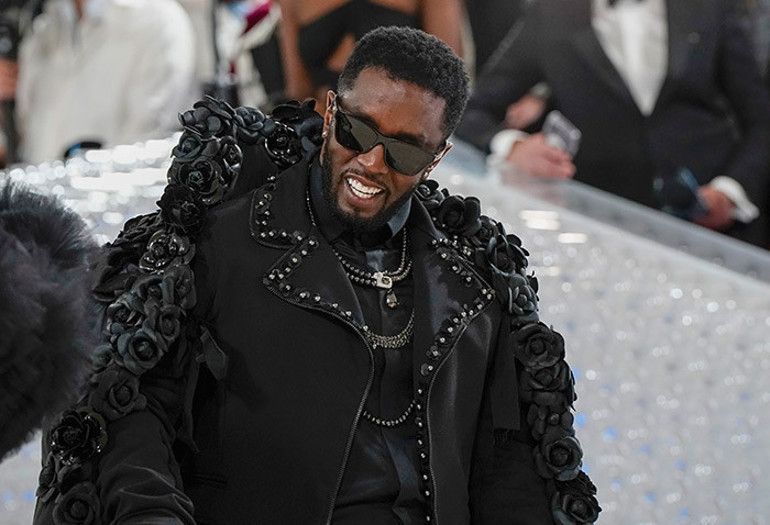 Ünlü şarkıcının evine polis baskını Hakkında insan ticareti ve fuhuş gibi çok ciddi suçlamalar var