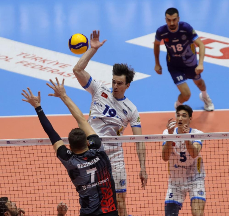 Erkekler Kupa Voleyde ilk finalist Arkas Spor