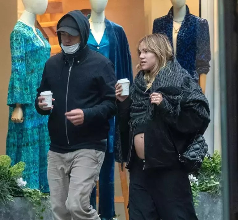 Ünlü çiftin bebek mutluluğu: Biz artık üç kişiyiz