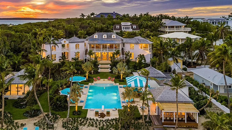 Yıl boyunca arı gibi çalıştılar… Ünlü çiftin bitmeyen ultra lüks aşk tatili