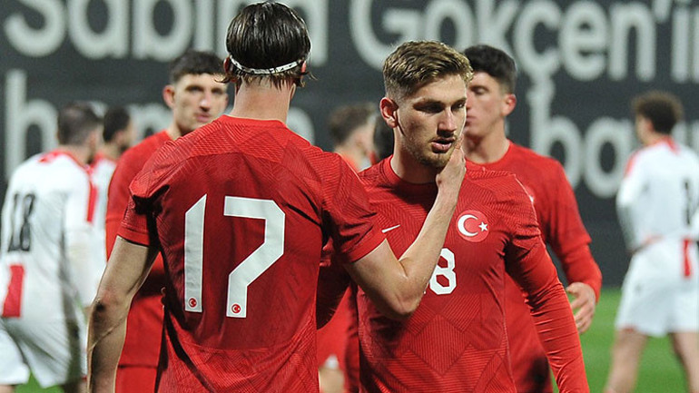 Kim Min-Jae ve Eljif Elmastan sonra Süper Ligden üçüncü büyük transfer Semih Kılıçsoya kancayı taktılar...