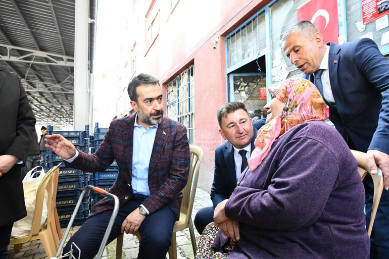 AK Parti Ankara İl Başkanı Özcandan Yavaşa: Bir kere olsun başında baretle gördünüz mü
