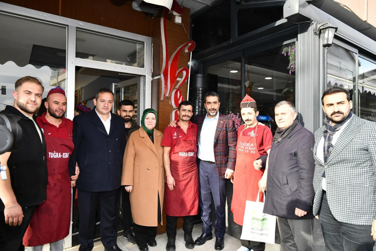 AK Parti Ankara İl Başkanı Özcandan Yavaşa: Bir kere olsun başında baretle gördünüz mü