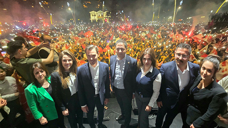 Efsane vali Recep Yazıcıoğlunun oğlu, Tokat Belediye Başkanlığını kazandı