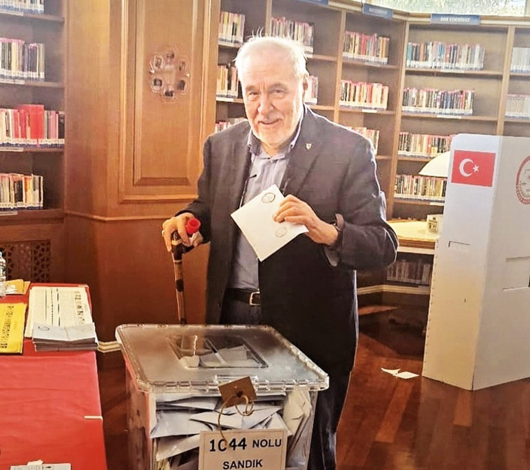 Ünlülerin sandık heyecanı