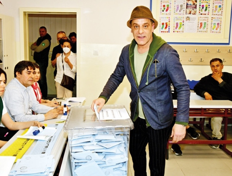 Ünlülerin sandık heyecanı
