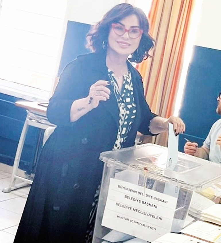 Ünlülerin sandık heyecanı