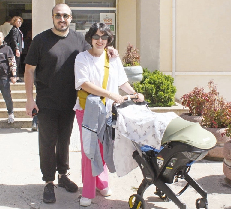 Ünlülerin sandık heyecanı