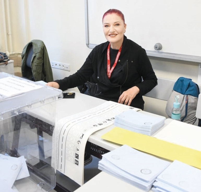 Ünlülerin sandık heyecanı