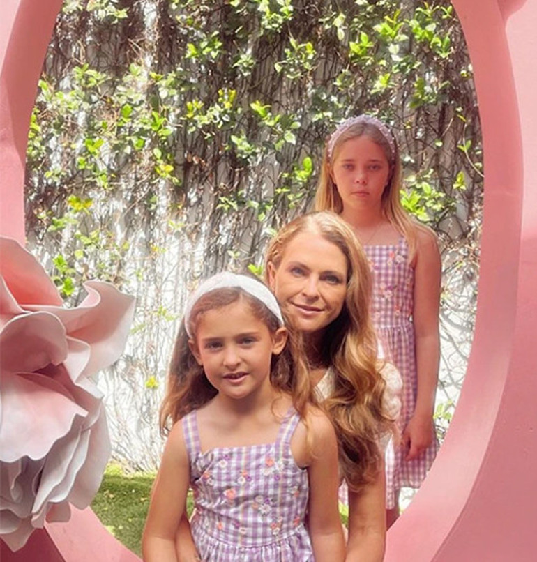 Gösterişli bir törenle evlenmişti: Kızları ne kadar da büyümüş