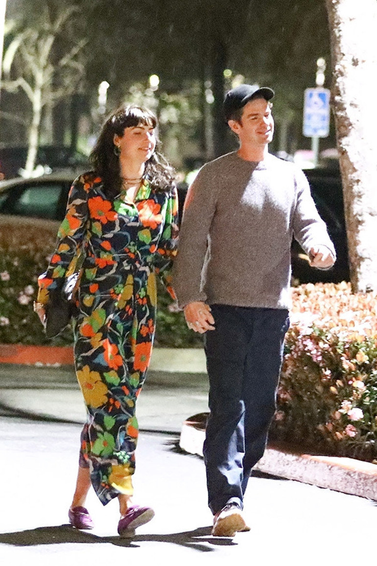 Ünlü oyuncu yeni sevgilisiyle el ele gece gezmesinde: Bak sevgilim, fotoğrafımızı çekiyorlar