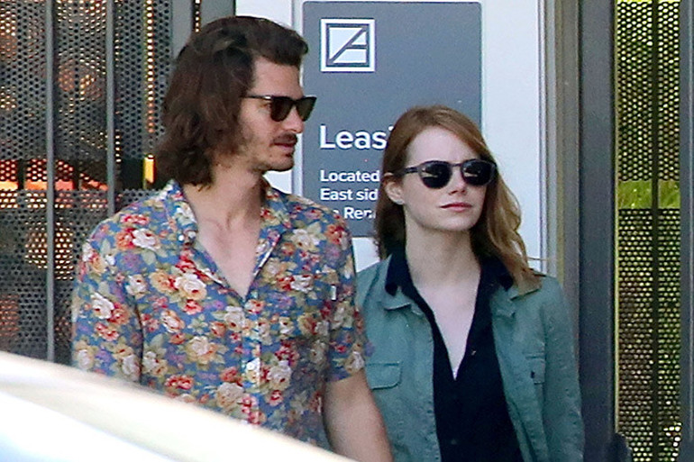 Ünlü oyuncu yeni sevgilisiyle el ele gece gezmesinde: Bak sevgilim, fotoğrafımızı çekiyorlar