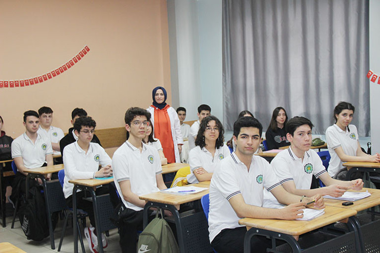 Lise öğrencisi CERNdeki deneylere katılacak