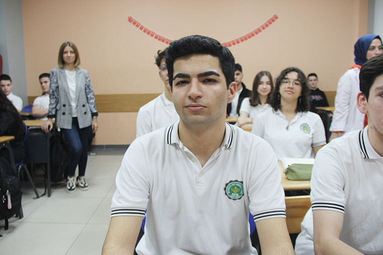 Lise öğrencisi CERNdeki deneylere katılacak