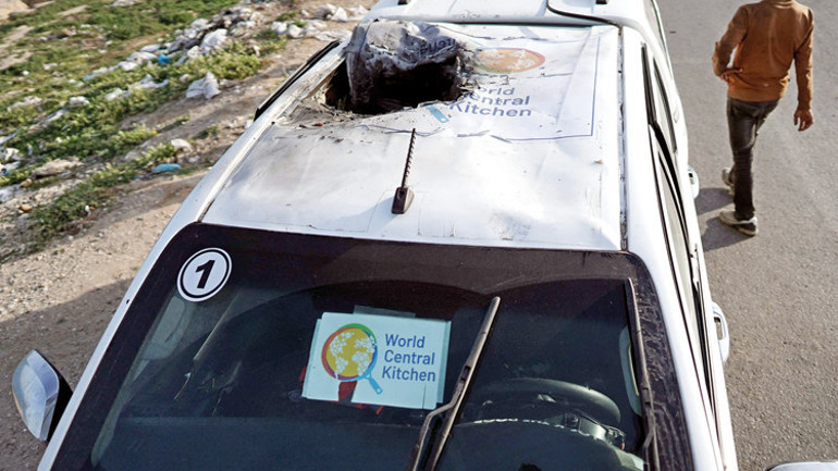 İsrail’den Gazze’de bir katliam daha Yemek dağıtan yabancı ekibi katletti