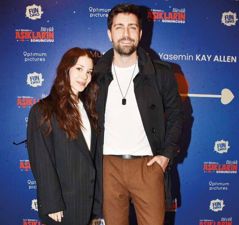 İlk kez tiyatro sahnesindeler