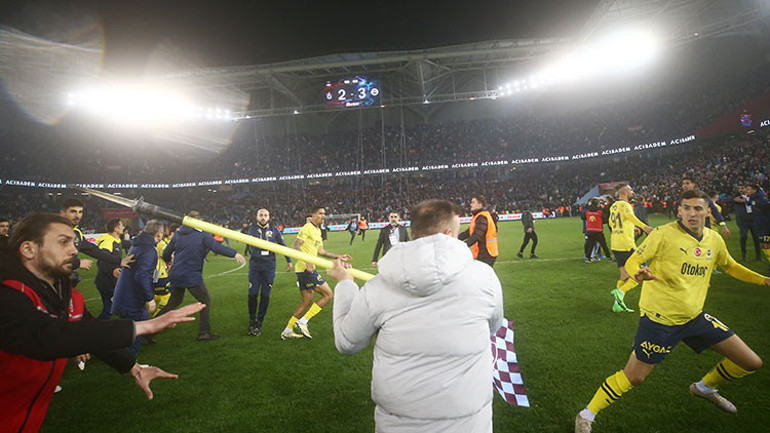 Son dakika: Trabzonspor - Fenerbahçe maçının PFDK cezaları açıklandı Bright Osayi-Samuel, Jayden Oosterwolde, İrfan Can Eğribayat ve Egemen Korkmaz...