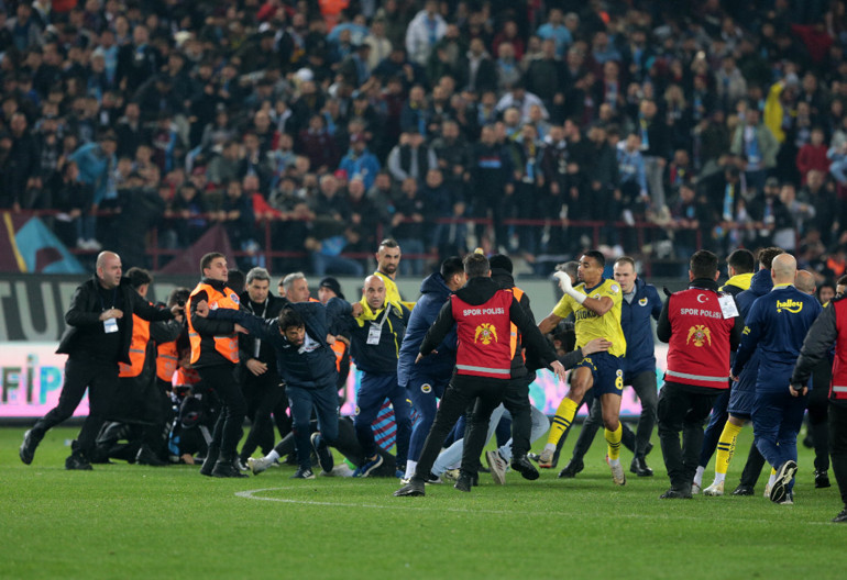 Trabzonspor - Fenerbahçe maçı cezalarıyla ilgili TFFye olay tepki: Koridordaki olaylar kapatılmaya çalışıldı | Fenerbahçe net bir şekilde kollandı
