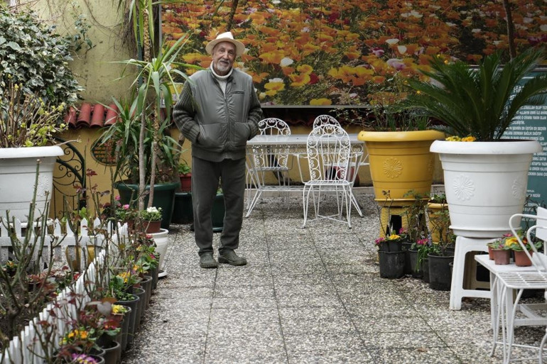 Evin içindeki türbe görenleri şaşkına çeviriyor