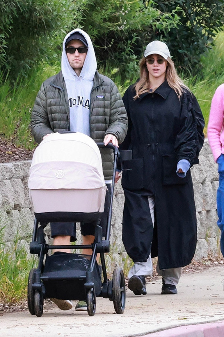 Ünlü çiftten ilk bebek fotoğrafı geldi: Dünyaya hoş geldin meleğim