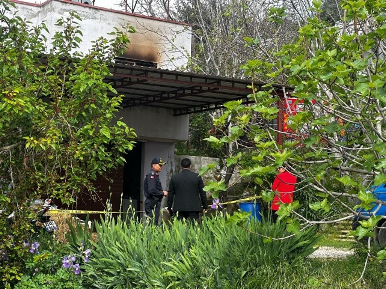 Mersinde kan donduran olay Anne ile oğlu evde, baba otomobilinde yanmış halde ölü bulundu
