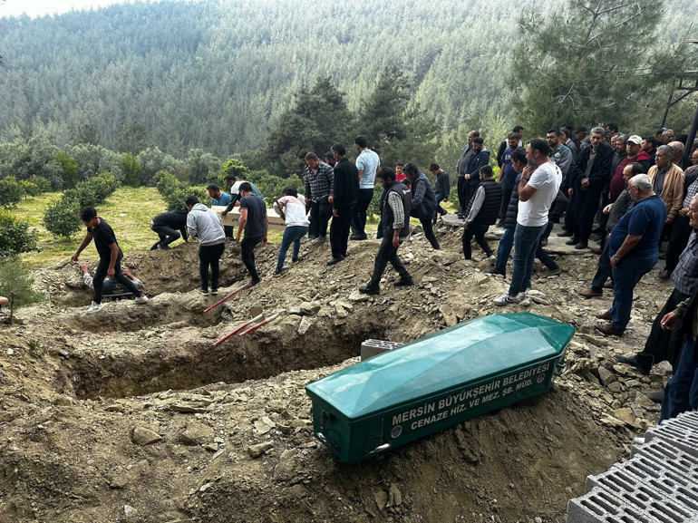 Mersinde vahşet Anne ile oğlu evde, baba otomobilinde yanmış olarak ölü bulunmuştu... Şüpheli yakalandı