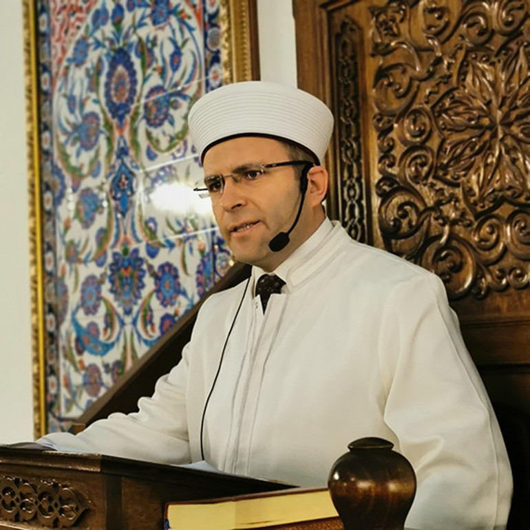 Camiler doldu taştı