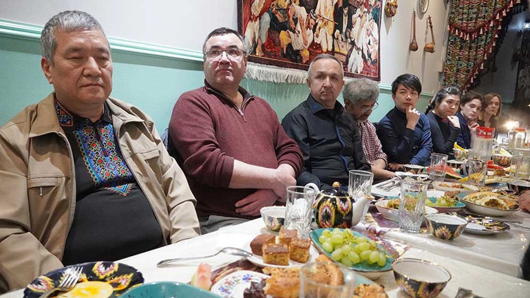 İngiltere’deki Uygur Türklerinden iftar programı