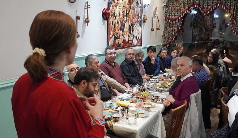İngiltere’deki Uygur Türklerinden iftar programı