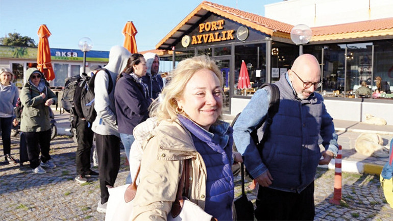 Kapıda vizeyle birlikte tatilci adalara aktı