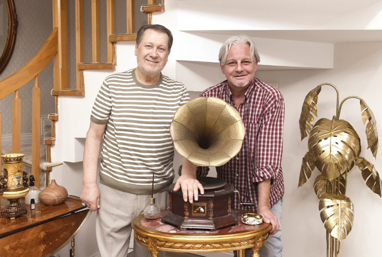 Bayramda Kelebek okunur... 7 kedili villasının kapılarını açtı