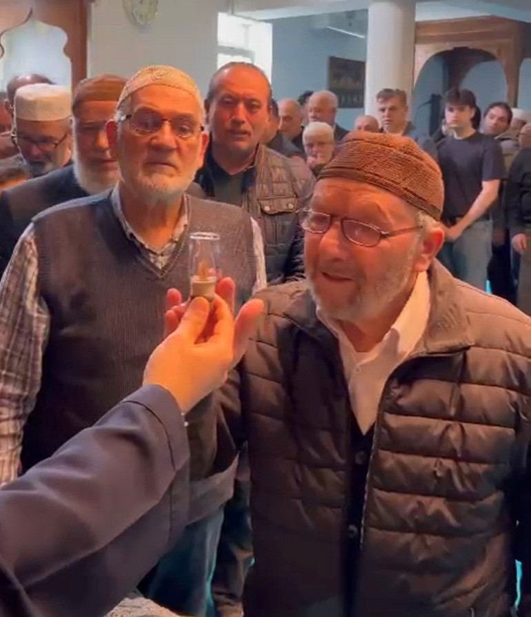 Sakal-ı Şerif’e Köln’de duygu seli
