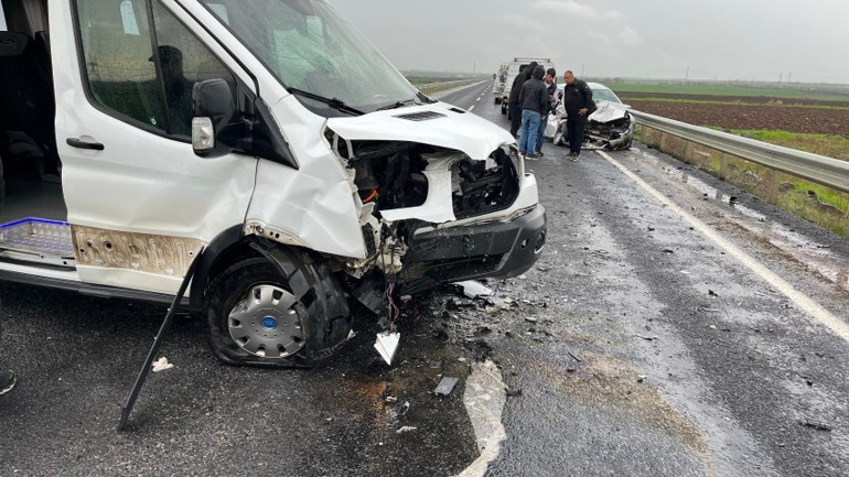 Diyarbakırda feci kaza: 3 ölü, 2 yaralı