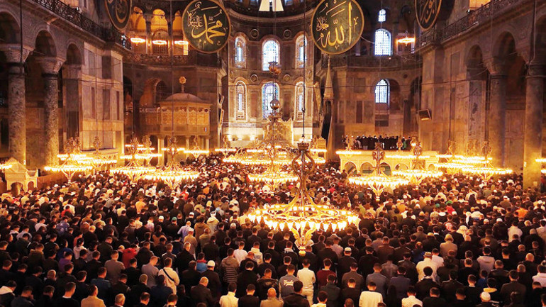Bayramda camiler doldu taştı