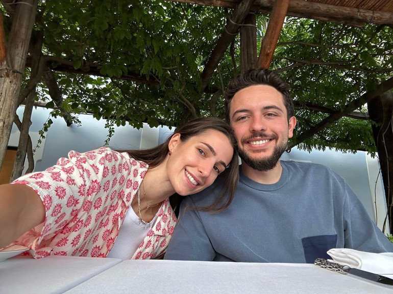 Kraliyet ailesinde bebek sevinci Yılın düğününden 10 ay sonra müjdeyi verdiler