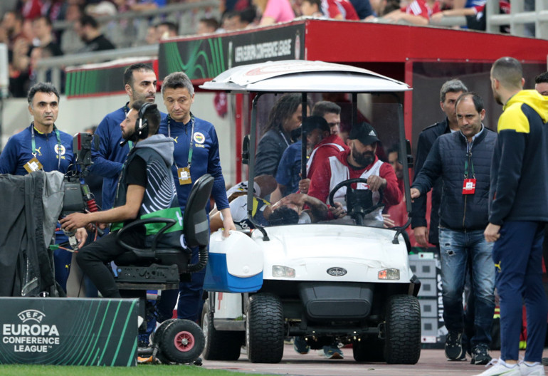 Fenerbahçe - Olympiakos maçında gidişatı değiştiren hamleler İsmail Kartala geç kalındı eleştirisi